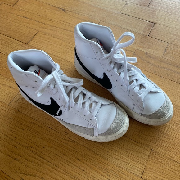 Nike shoes - Picture 3 of 3